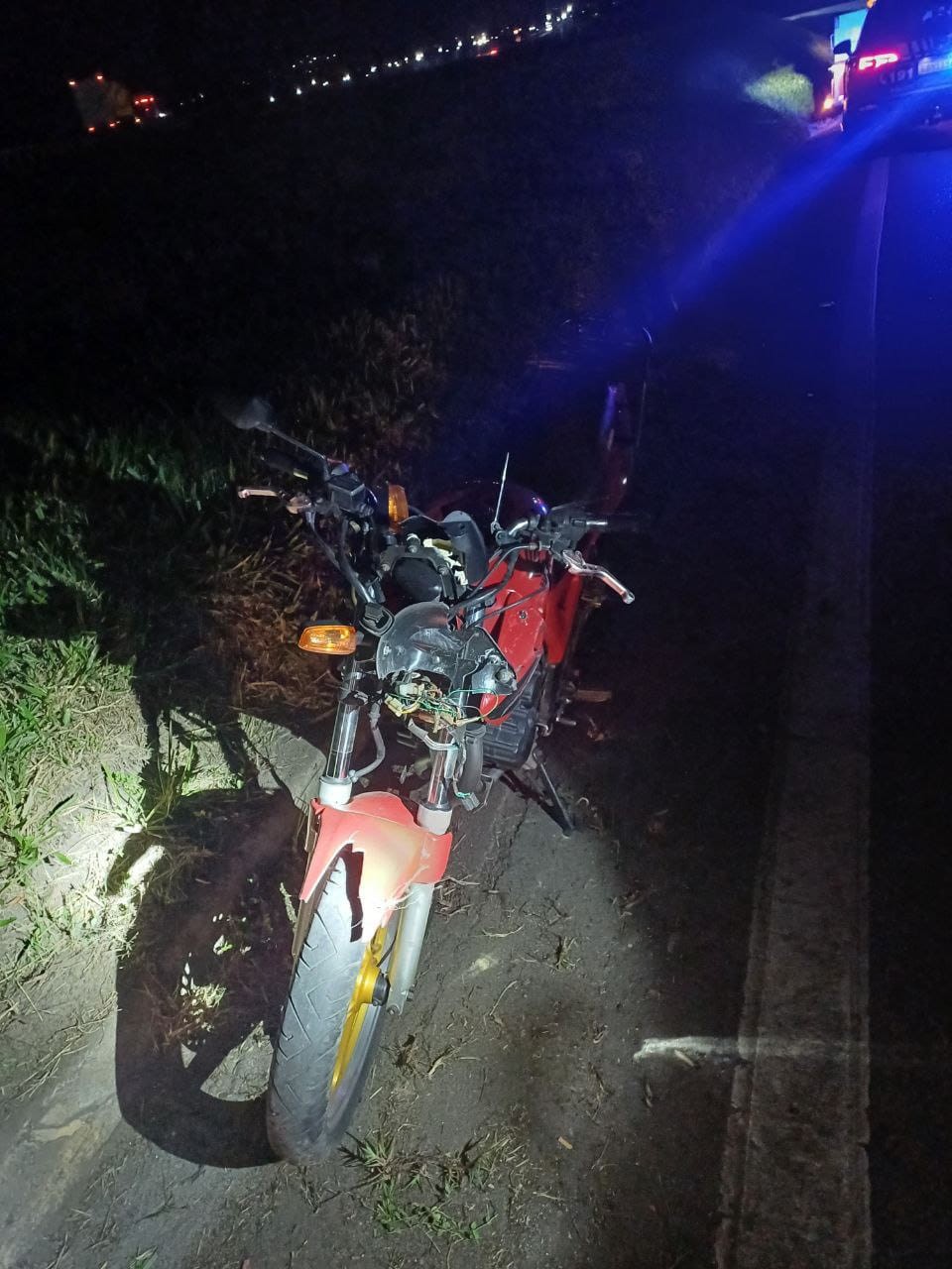 Idoso sofre acidente de moto e se recusa a fazer teste do bafômetro na Via Dutra