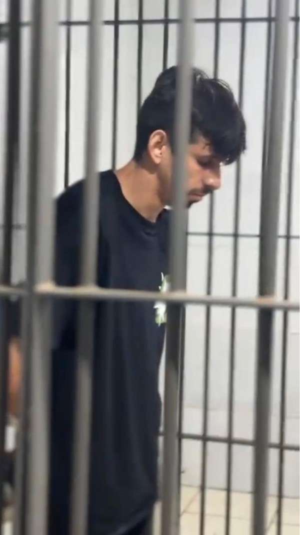 Pol&iacute;cia descarta vers&atilde;o de que faca usada no crime era da professora | G1