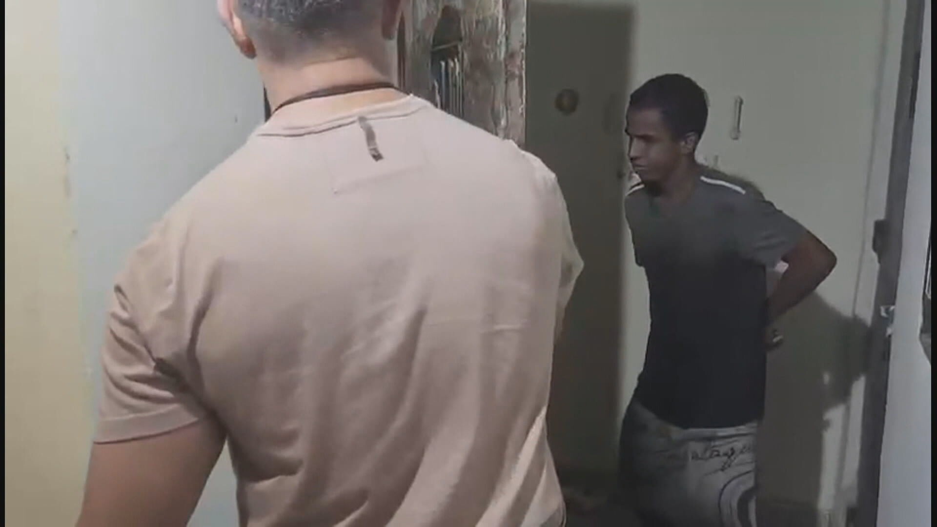 Homem é preso por estupro virtual; jovem viveu 9 anos com medo até tomar coragem de denunciá-lo