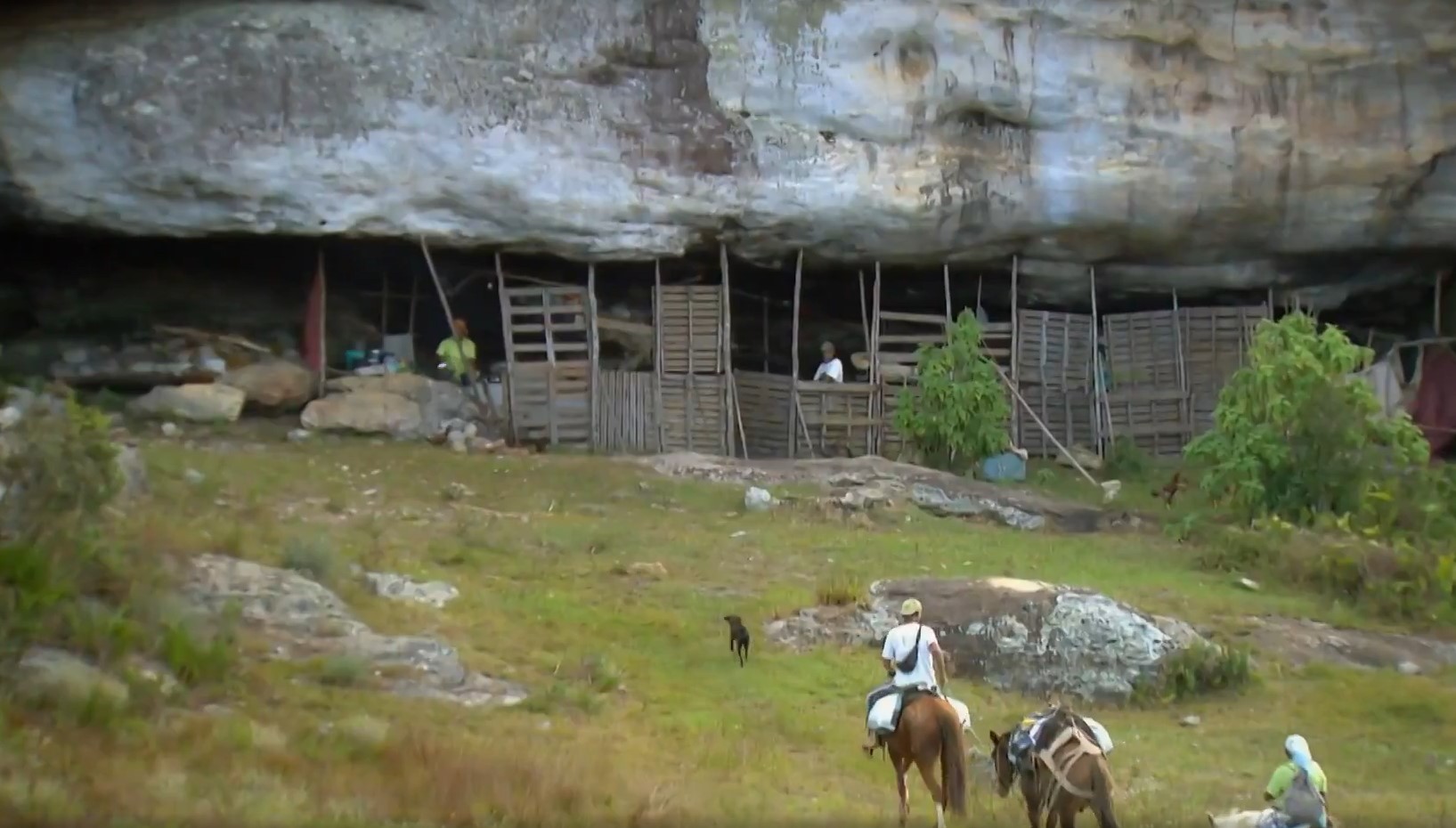 Veja como são as ‘casas de pedra’ que abrigam famílias de agricultores na Cordilheira do Espinhaço