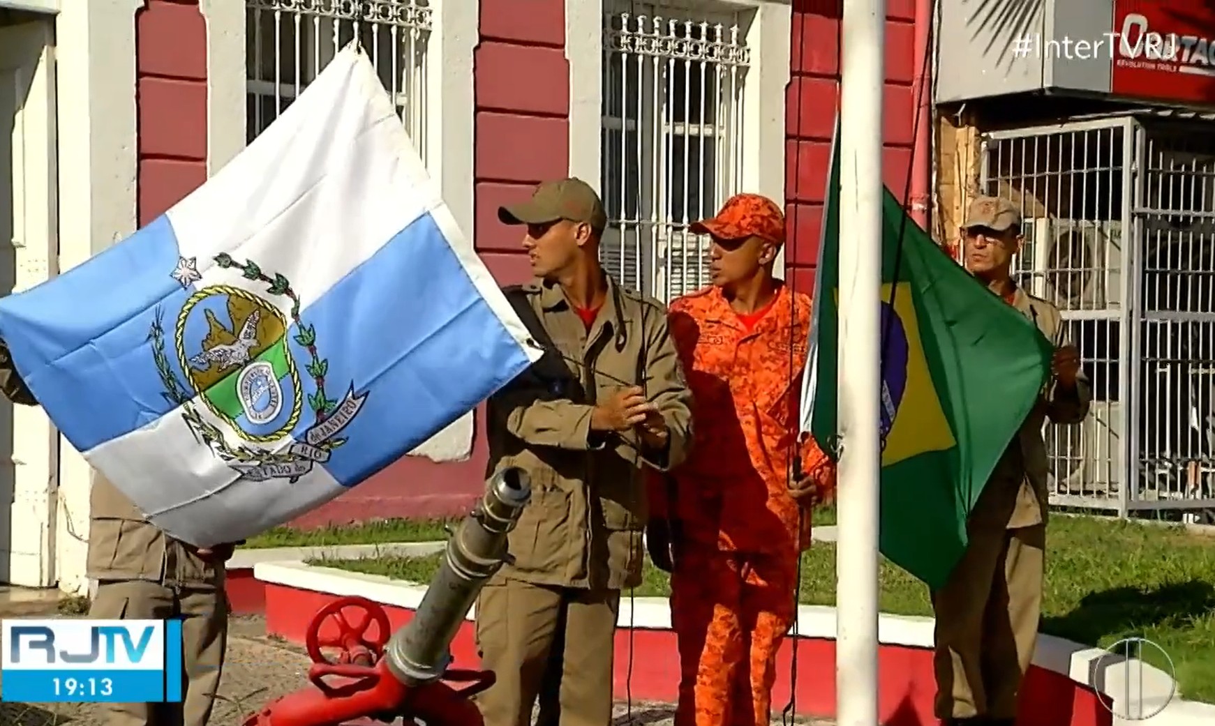 Corpo de comandante dos bombeiros de Campos encontrado morto em cachoeira de MG é enterrado em Itaperuna, no RJ