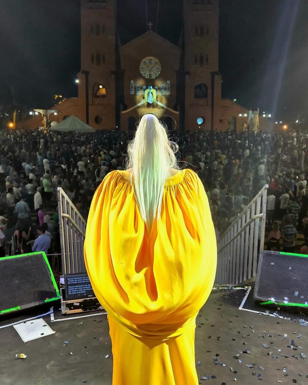 Fafá de Belém se apresenta em Romaria e emociona fiéis de Nossa Senhora da Abadia em celebração