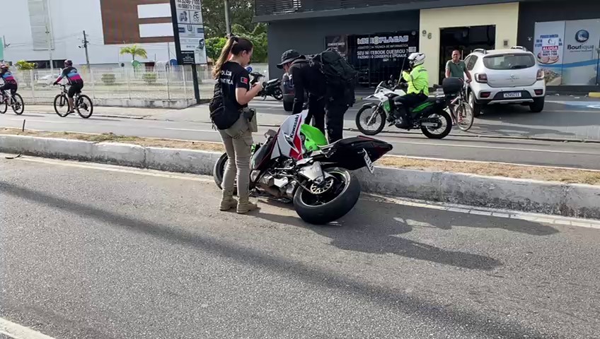 Homem em moto esportiva atropela pedestre em saída de casa de shows de João Pessoa; ambos morreram