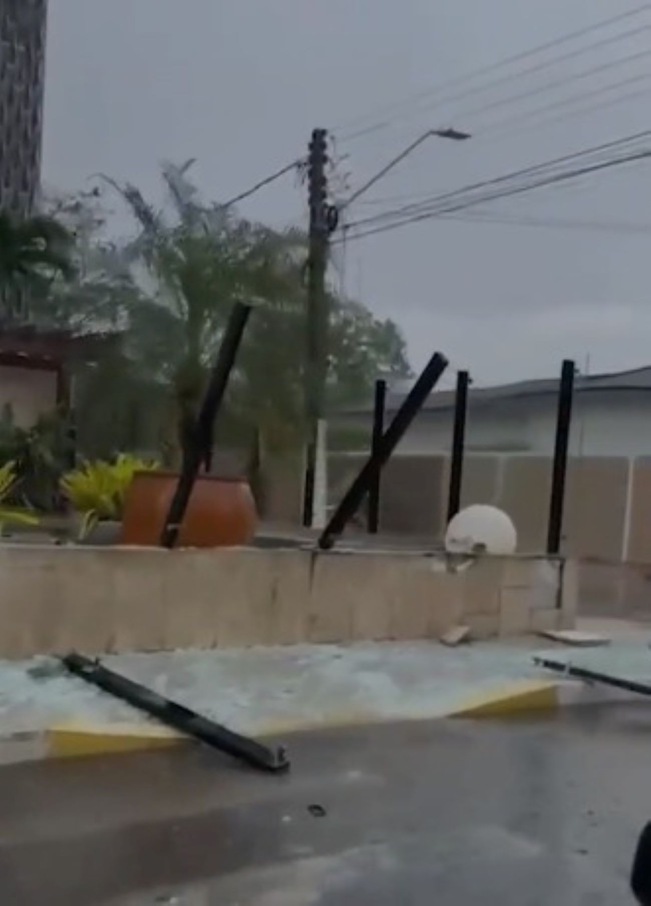 Temporal de curta duração provoca estragos em diferentes bairros de Imperatriz, no MA