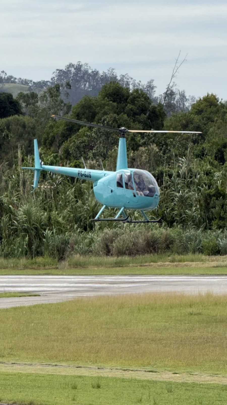 Imagens revelam últimos instantes de voo de helicóptero antes de queda que matou três em Guaratiba