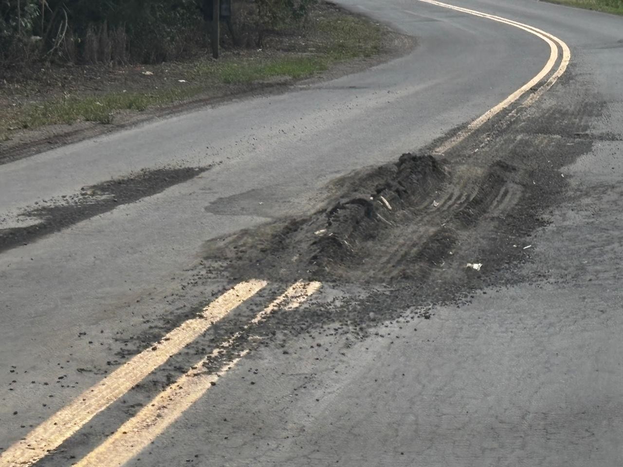 'Desvia de um, cai em dois': moradores reclamam de buracos em estrada de Anhumas, em Piracicaba
