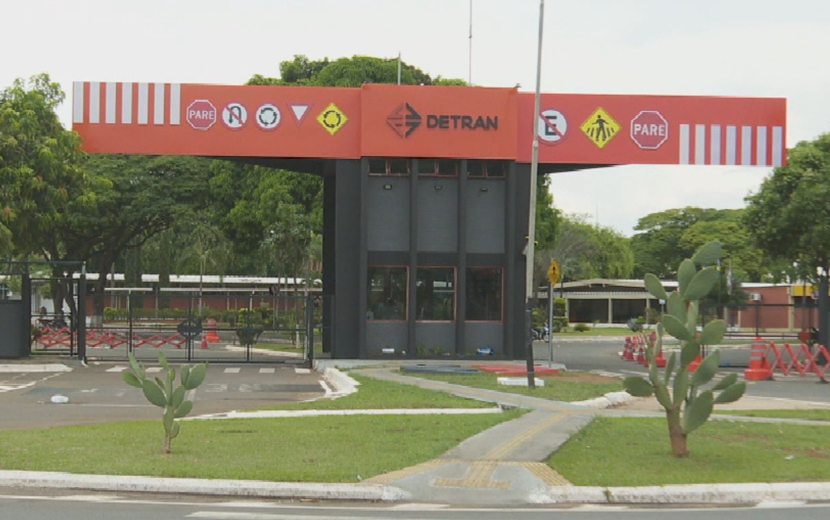 Mais de 600 mil pessoas podem receber de volta taxa cobrada pelo Detran indevidamente; entenda 