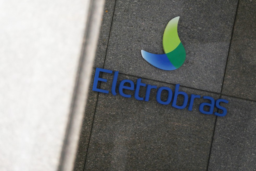 Logo da Eletrobras, em prédio da estatal no Rio de Janeiro — Foto: Pilar Olivares/Reuters