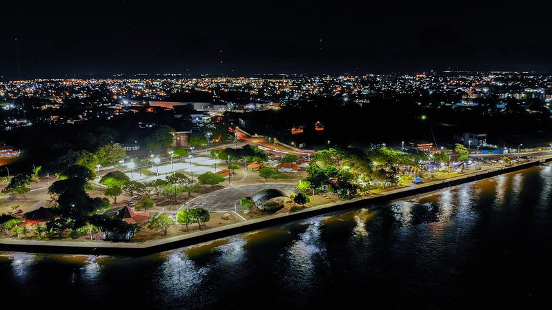 Apagão atinge bairros de Macapá após falha no sistema elétrico nacional
