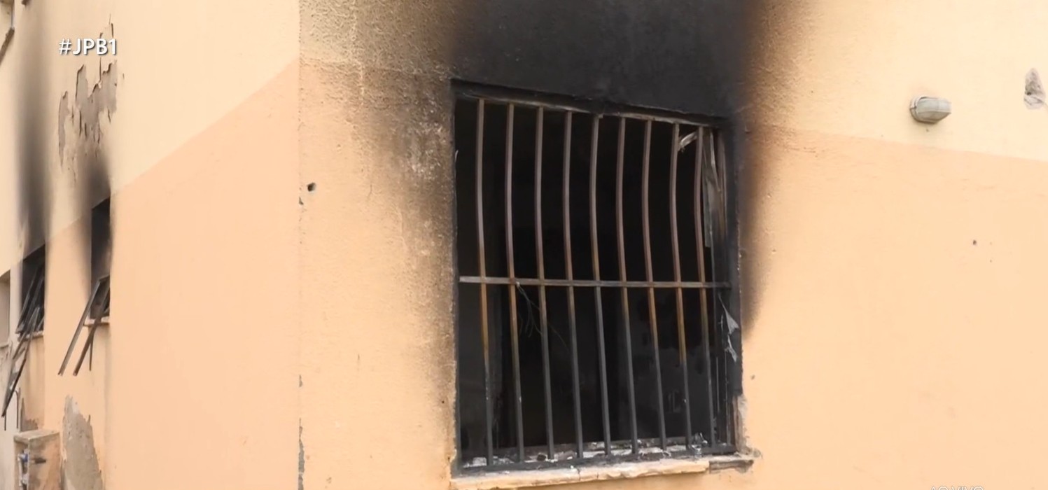 Incêndio destrói apartamento em Campina Grande; carregador é suspeito de causar fogo