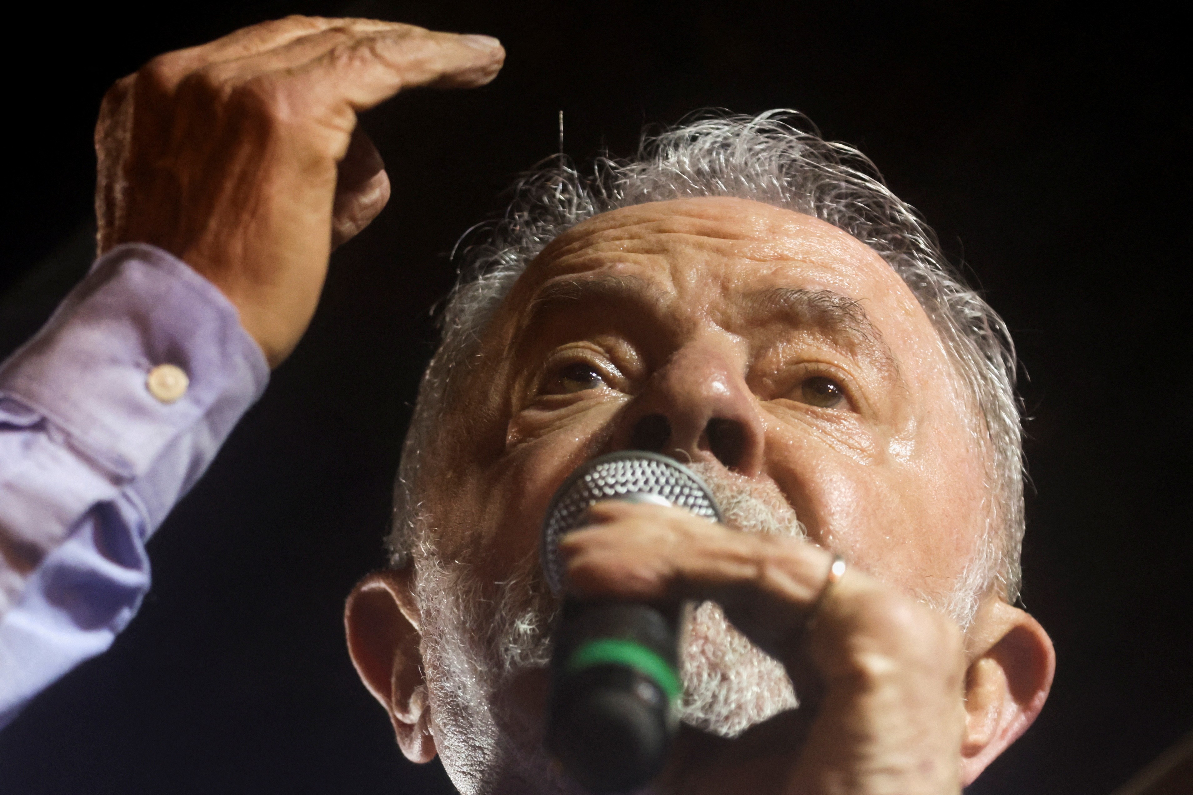 Lula cancela agenda em Juiz de Fora por causa do mau tempo; cidade tem temporal, ruas alagadas e vento de 70km/h