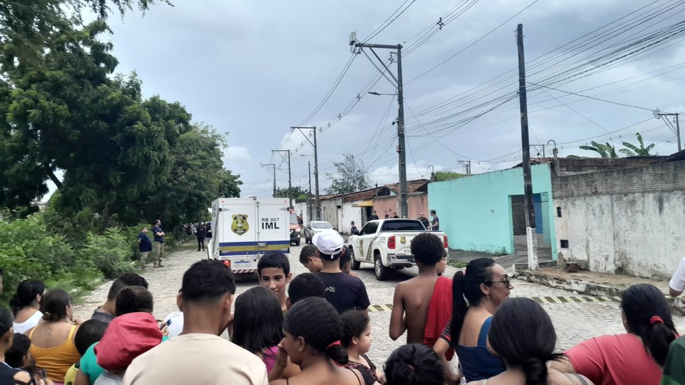 Crime aconteceu no conjunto Leningrado, em Natal — Foto: Thiago César/Inter TV Cabugi