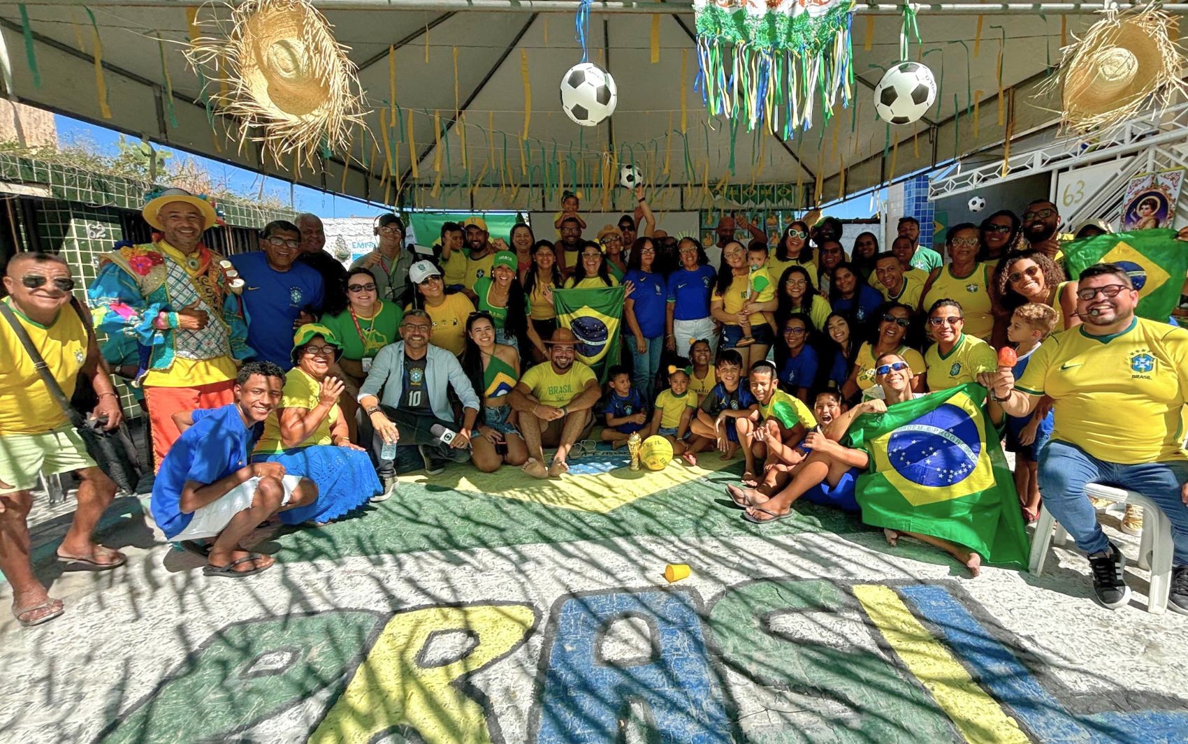 'Copa Junina': família de Sergipe curte estreia do Brasil na Copa com comidas regionais ao som do forró