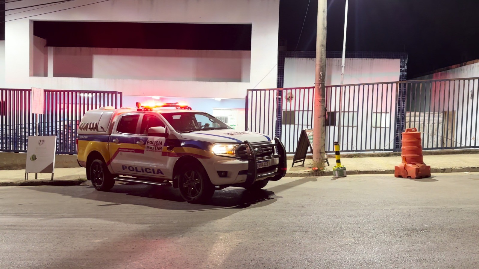 Mulher é presa após esfaquear companheiro durante briga em casa, em BH