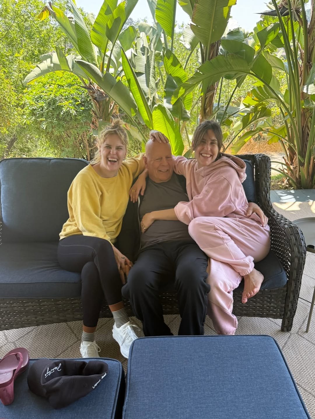 Filha de Bruce Willis compartilha foto ao lado do ator 