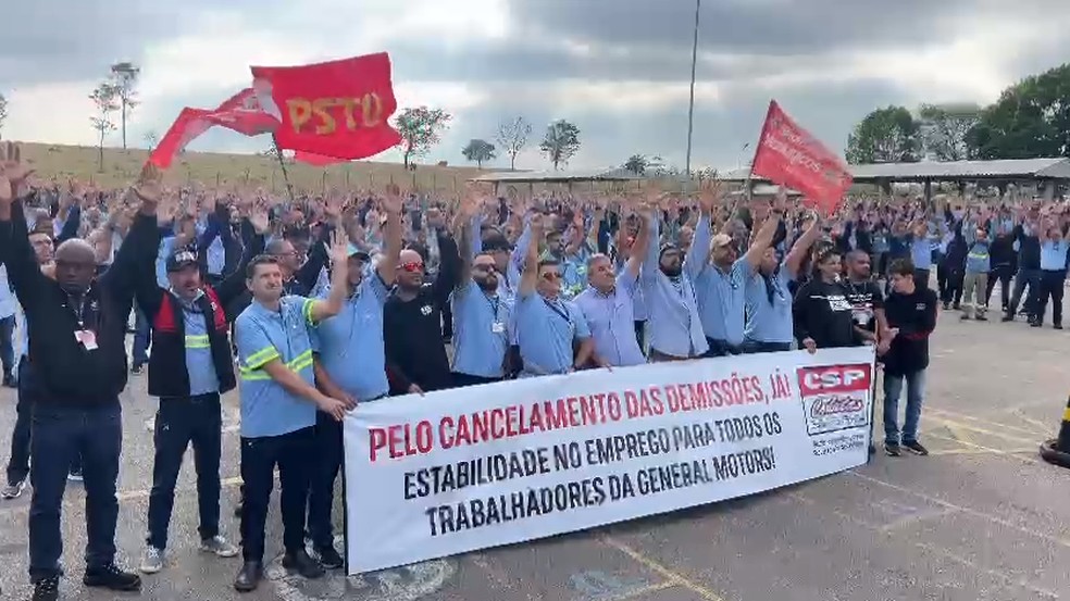 Funcionários da GM em São José dos Campos entraram em greve no dia 23 de outubro, contra as demissões. — Foto: Divulgação/Sindicato dos Metalúrgicos