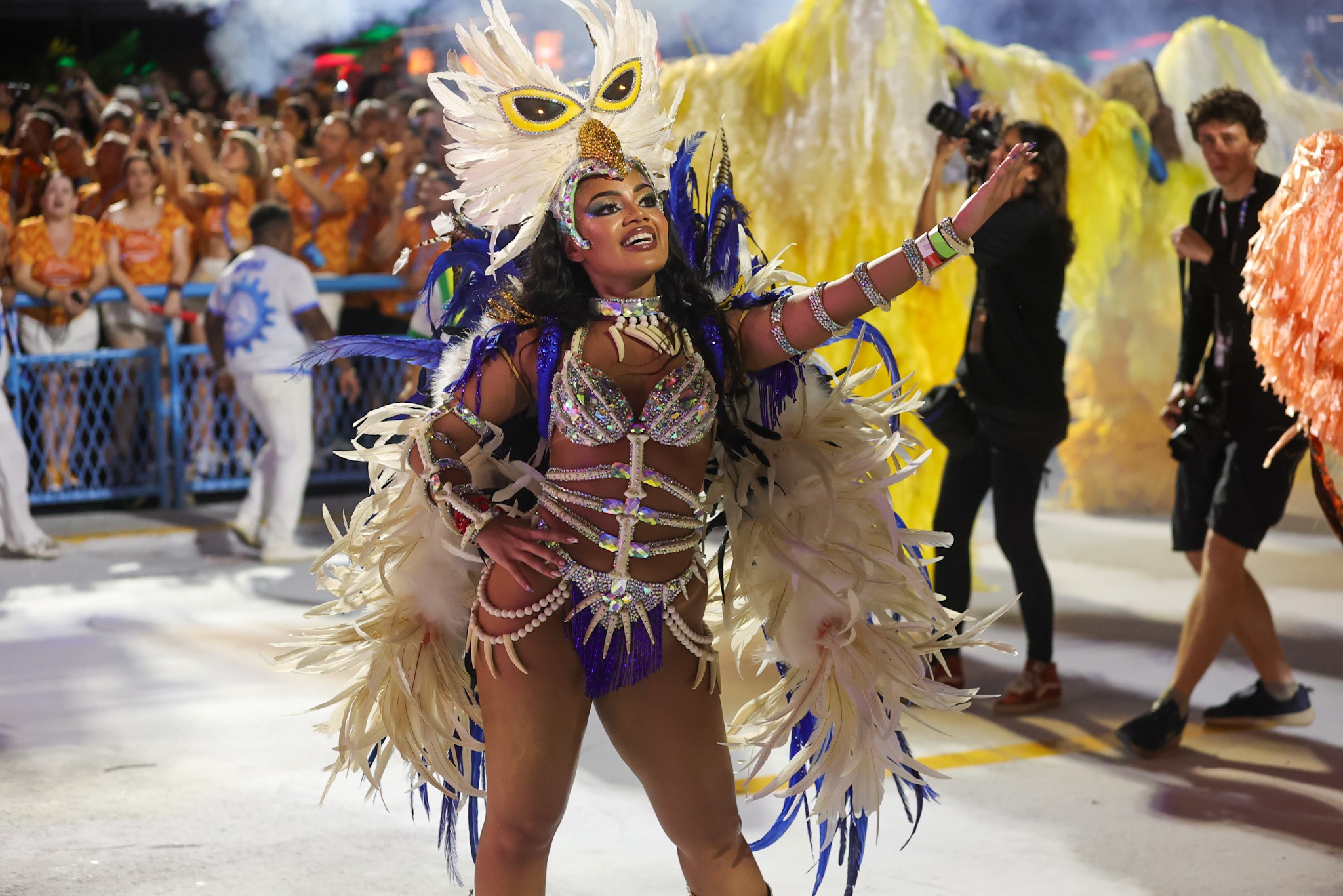 FOTOS: Veja os destaques no primeiro dia de desfiles do Grupo Especial no Rio