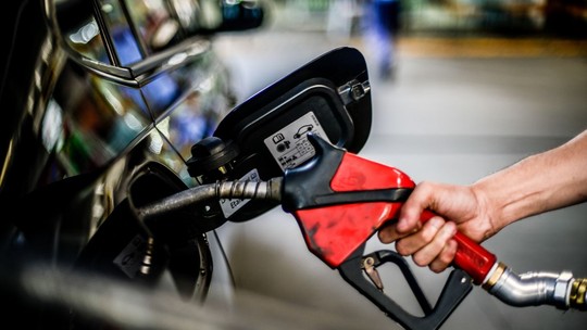 Preço médio da gasolina nos postos cai a R$ 5,63 e atinge menor nível desde agosto, mostra ANP