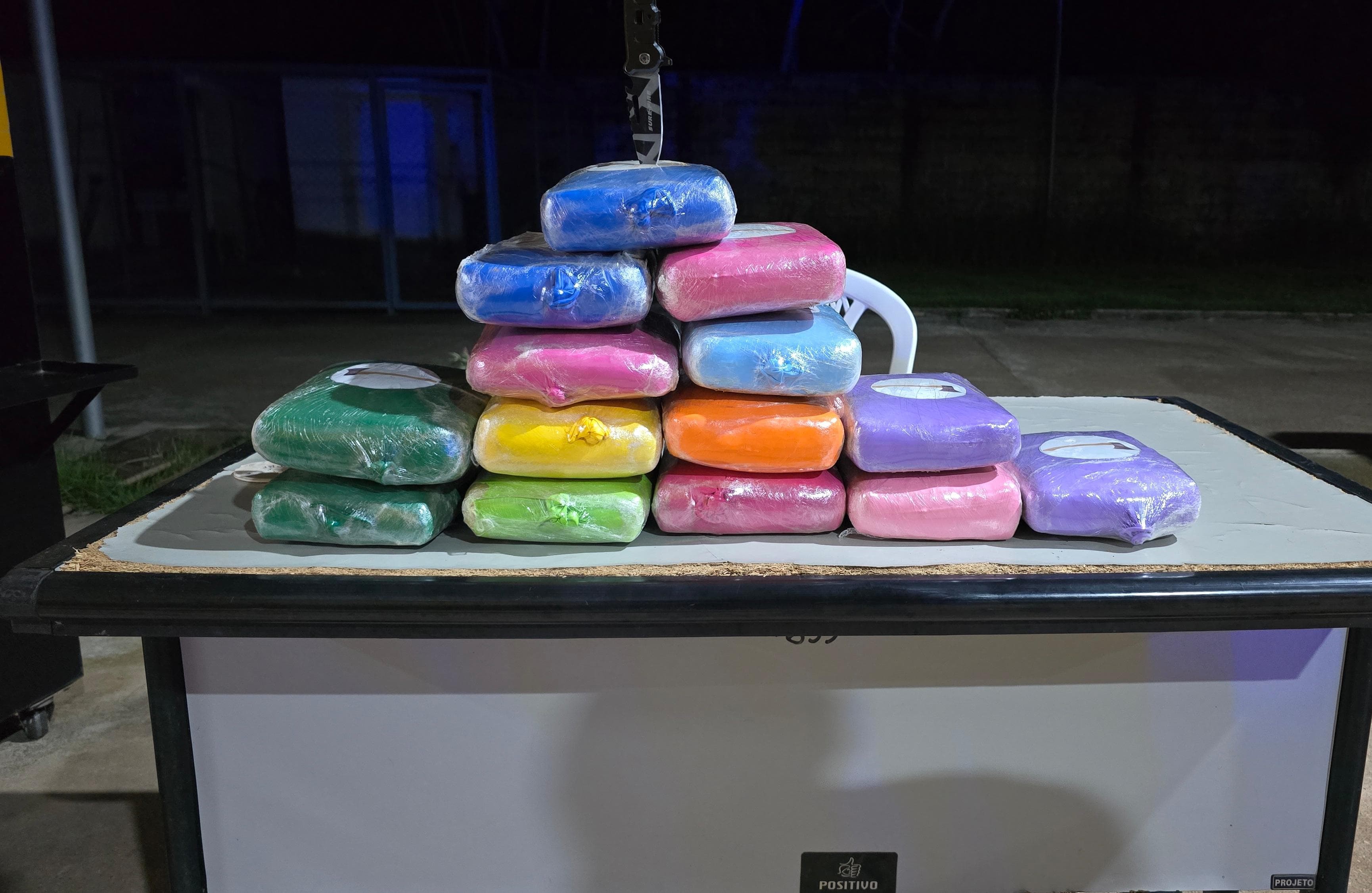 PRF apreende 17kg de Skunk em ônibus
