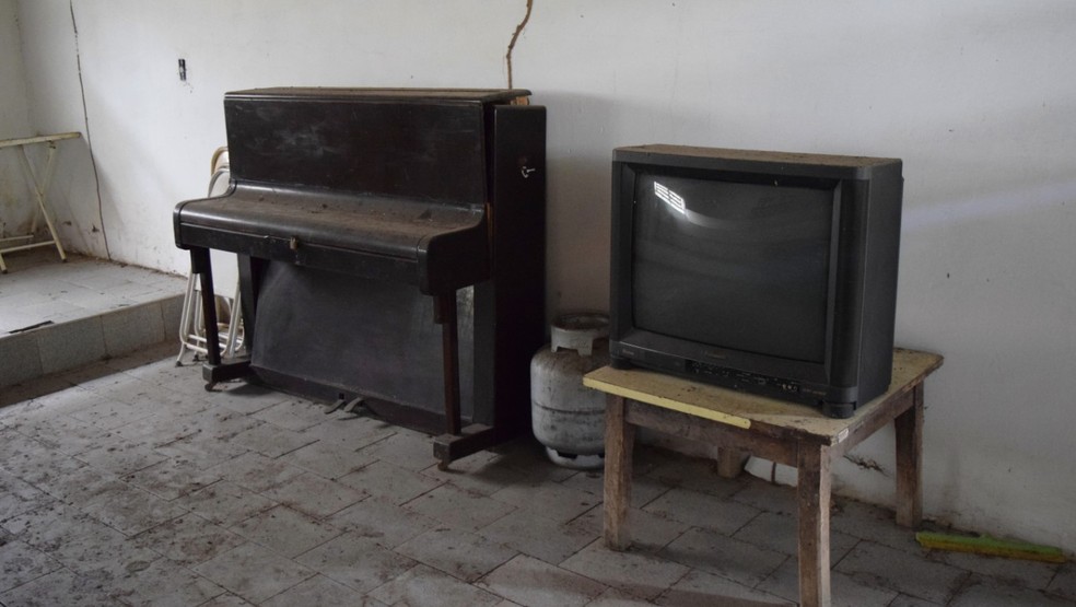 Imóvel que sediava a Sociedade Lírica do Belmonte (Solibel) está em estado de deterioração, no Crato. — Foto: Solibel