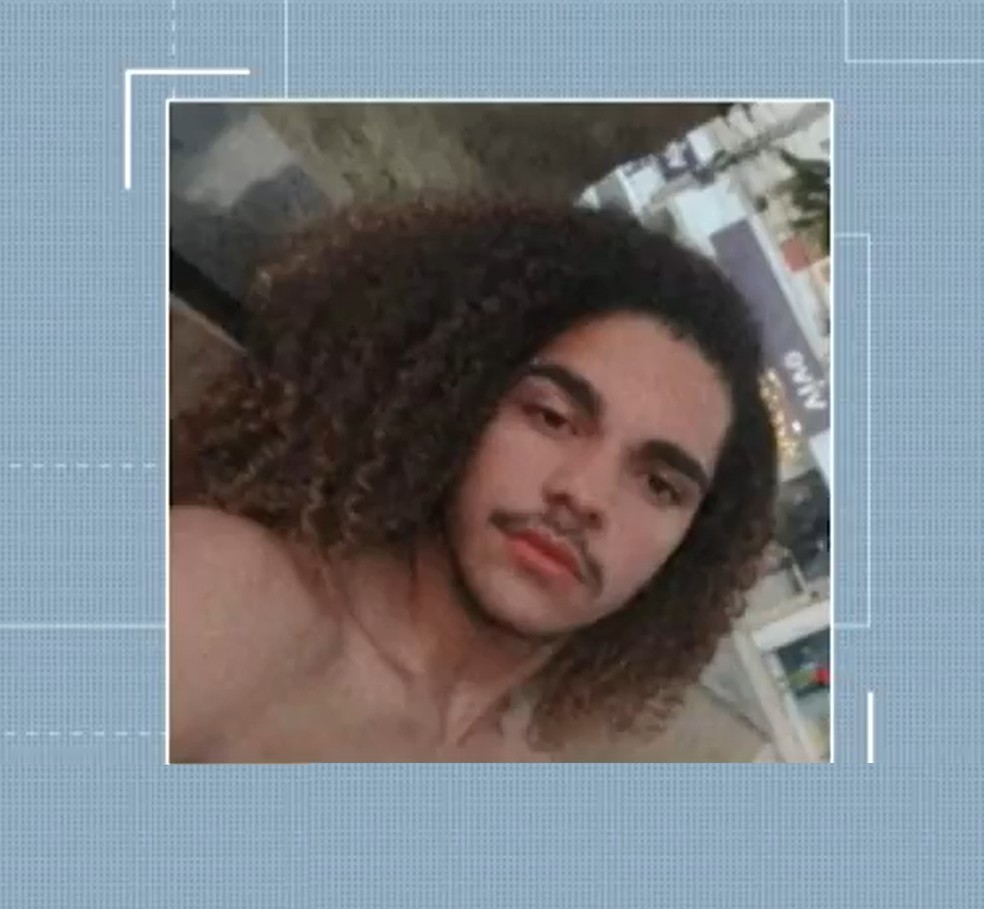 Gabriel Chagas Guimarães, de 17 anos, morreu após ser esfaqueado em casa no bairro Foguete, em Cabo Frio — Foto: Reprodução Rede Inter TV