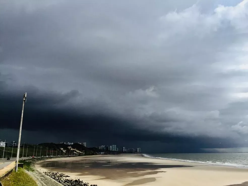 Últimos dias do ano devem ser de tempo nublado com chance de chuva em São Luís; veja a previsão do tempo para a virada 