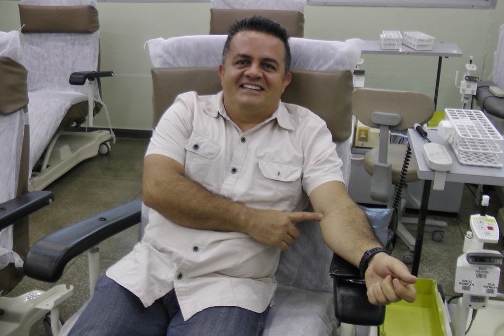 Empresário George Mendes começou a doar sangue aos 18 anos e seguiu com o hábito até os dias atuais — Foto: Gleison Oliveira/G1 CE