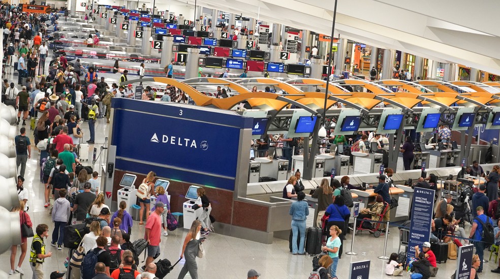 Aeroporto de Atlanta neste sábado (20), um dia após pane cibernética global — Foto: Megan Varner/Getty Images via AFP