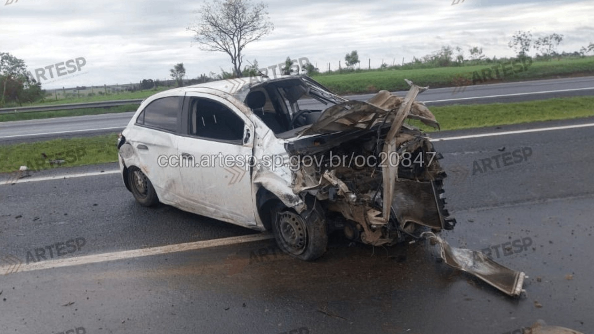 Homem morre após ser arremessado de carro em acidente na SP-225 em Paulistânia