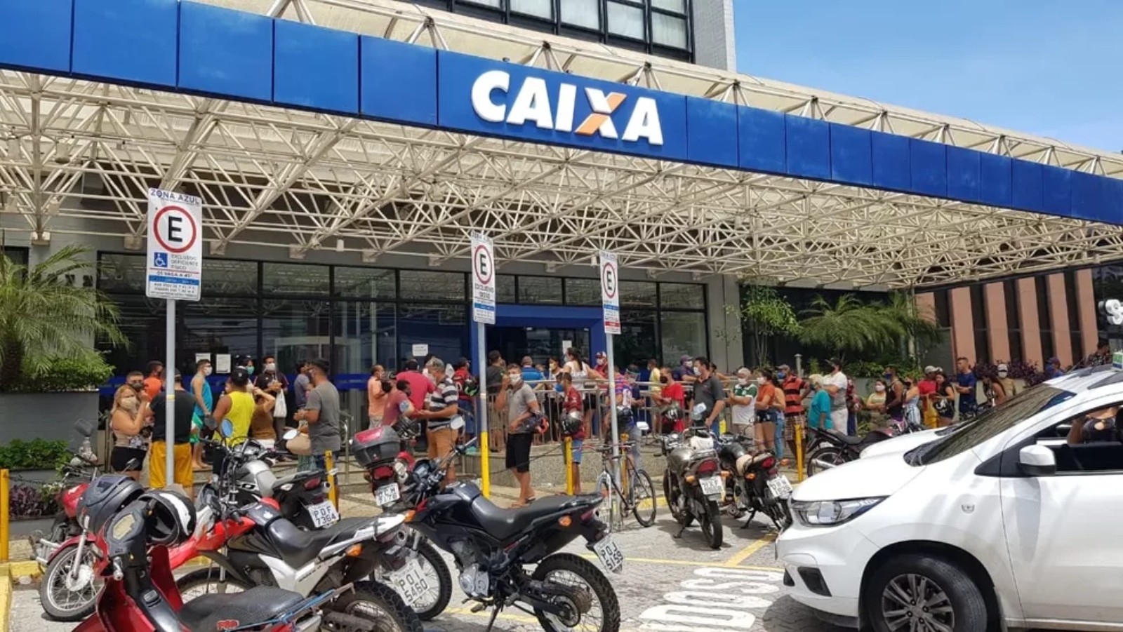 Concurso da Caixa com salários até R$ 14,9 mil tem vagas no Ceará; confira cargos