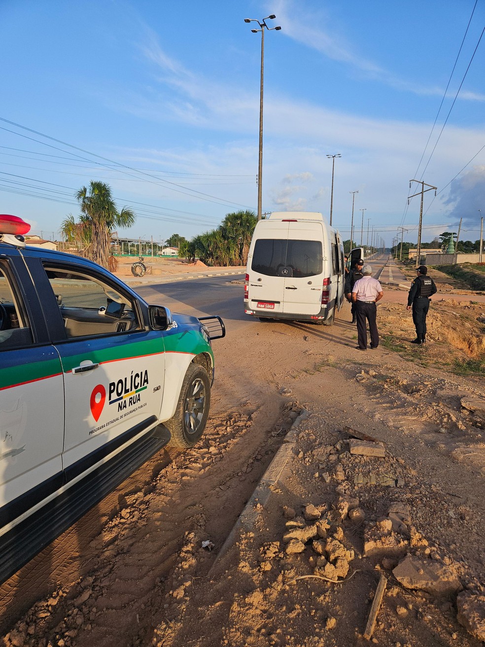 Momento da apreensão das munições na Vila Moderna, município de São Luiz, Sul de Roraima — Foto: Divulgação/PMRR