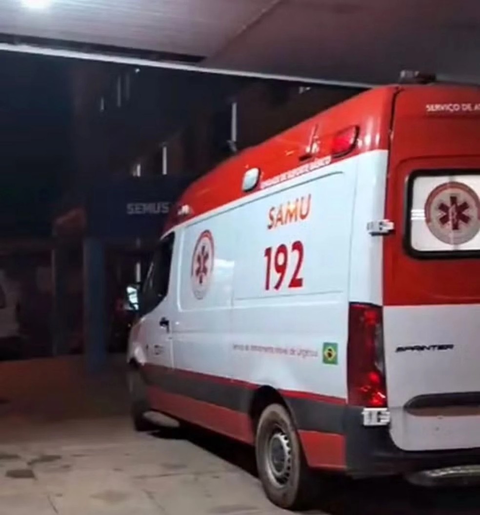 Mulher é atingida com golpe de faca na região do pescoço em Imperatriz — Foto: Divulgação