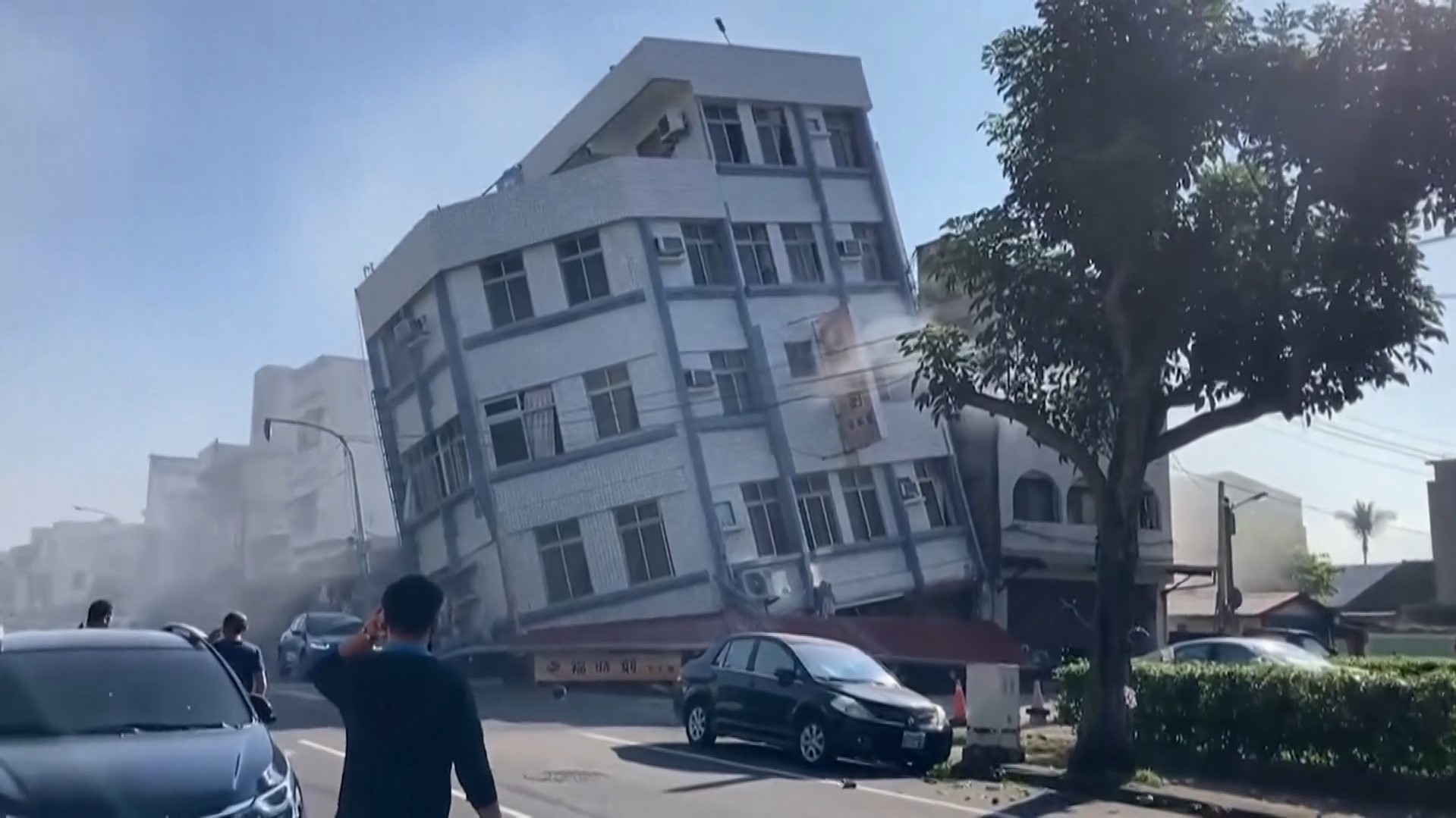 Forte terremoto é sentido em Taiwan, e autoridades emitem alerta de tsunami para Japão e Filipinas
