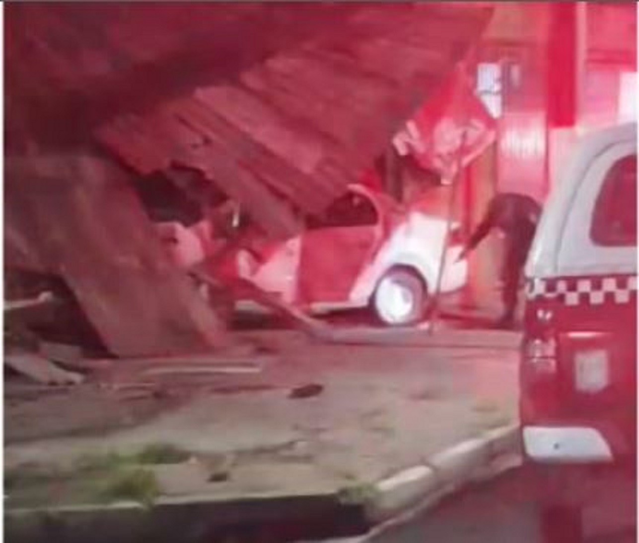 Bandidos em fuga com refém batem carro e invadem casa em Ananindeua 