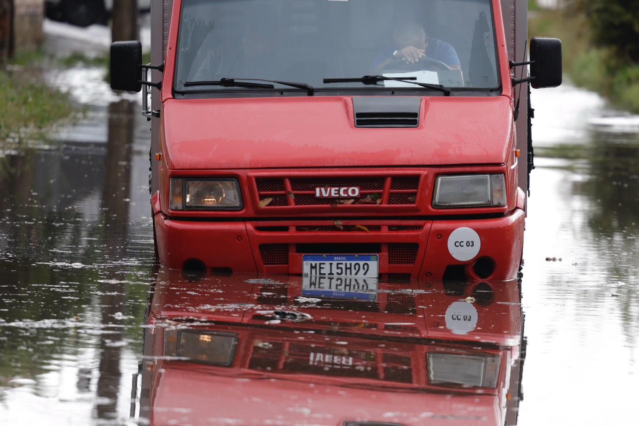 Avanço de ciclone para o oceano pode provocar rajadas de vento de mais de 100 km/h no RS; veja regiões em alerta