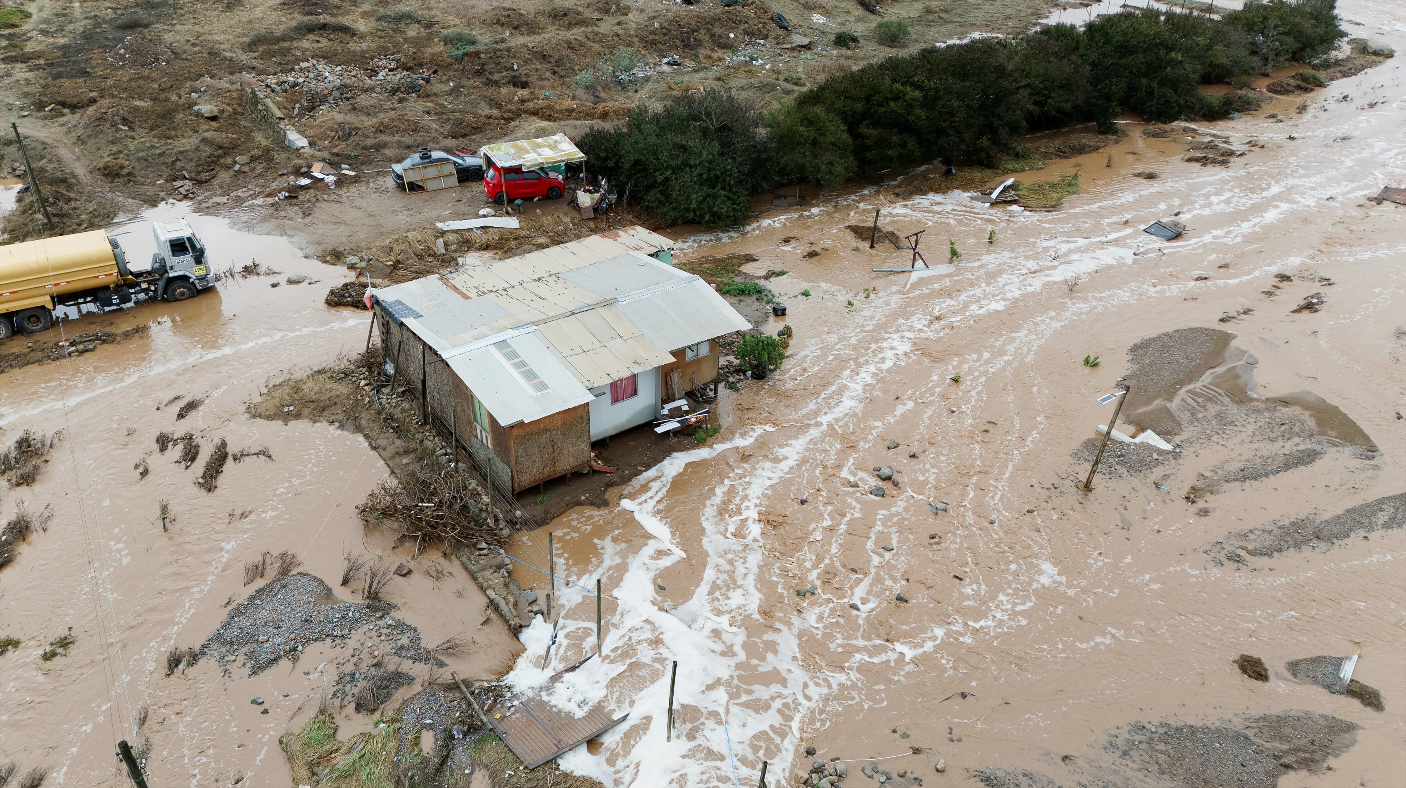 Chile confirma dez mortos e 100 mil pessoas isoladas após temporal