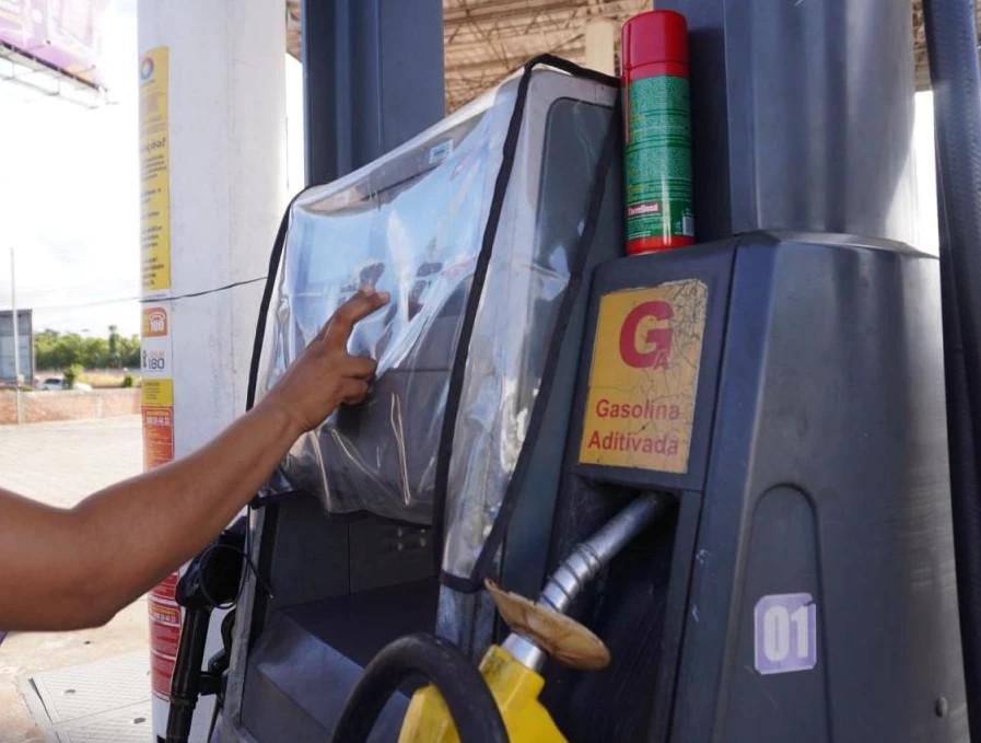 Operação fiscaliza venda e avalia bombas em postos de combustíveis na BR-135 em São Luís