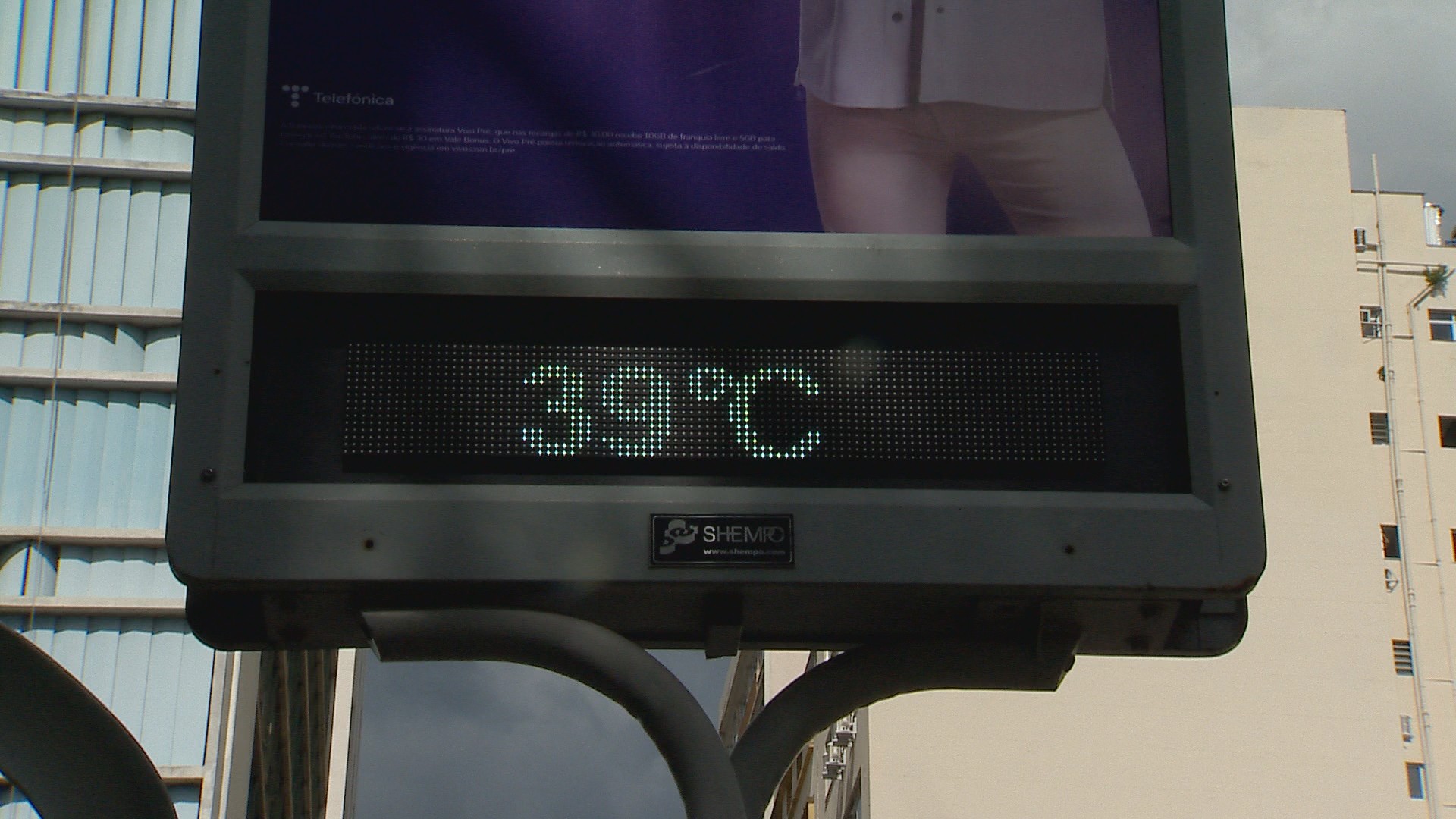 Com dia mais quente do ano, termômetro de rua chega a quase 40ºC no Centro de Juiz de Fora