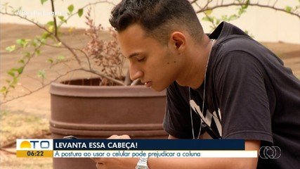 Postura ao usar celular pode provocar dores na coluna