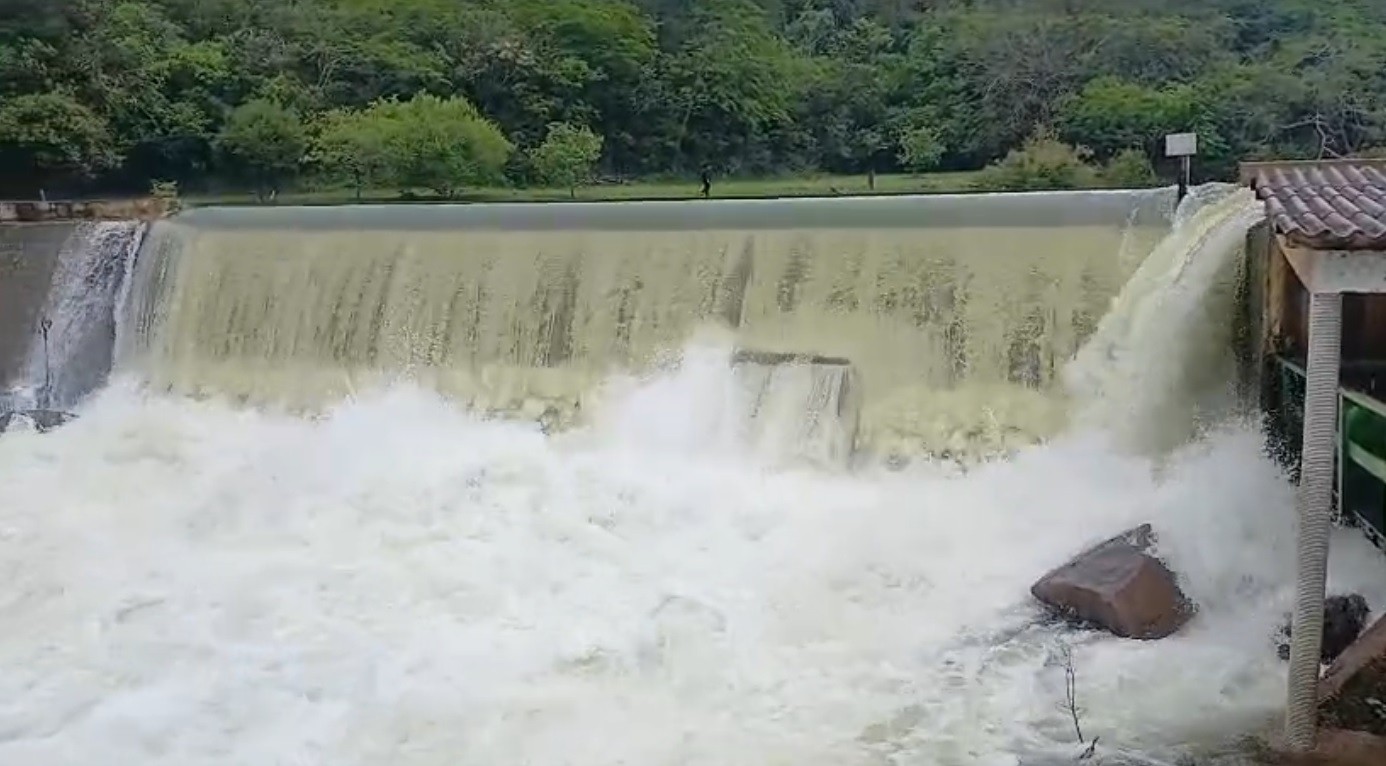 VÍDEO: represa responsável por 80% do abastecimento de Sorocaba registra vazão acima do limite