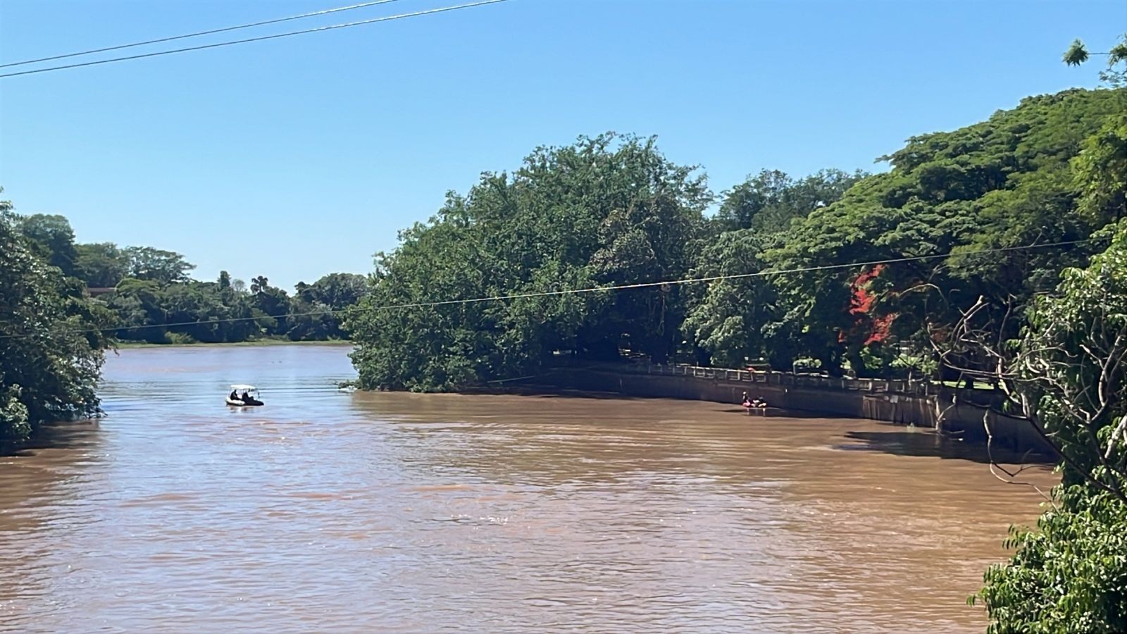 Bombeiros fazem buscas por jovem que desapareceu no Rio Pardo em Ribeirão Preto