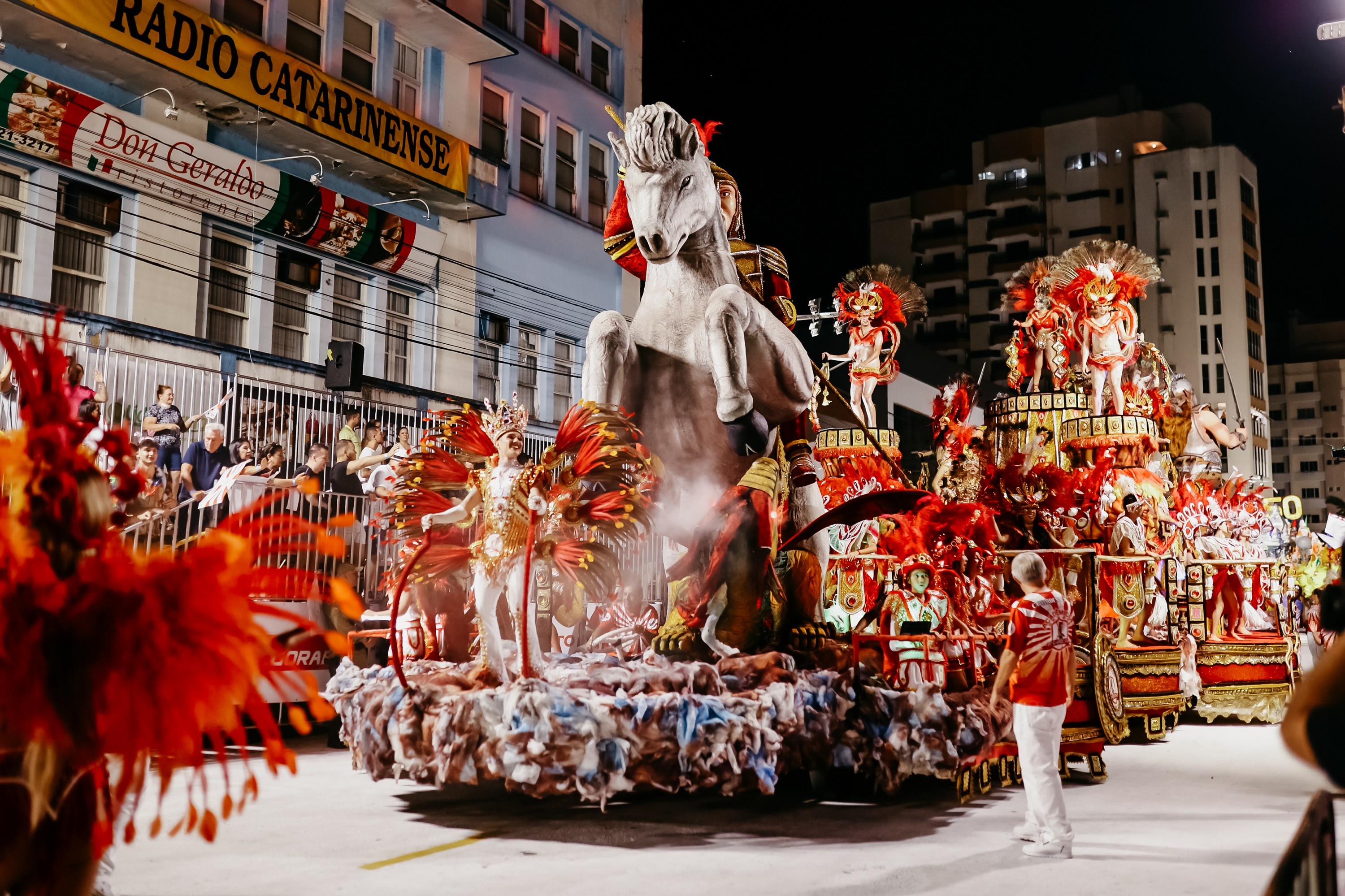 Acadêmicos do Grande Vale é a campeã do desfile das escolas de samba do Carnaval de Joaçaba