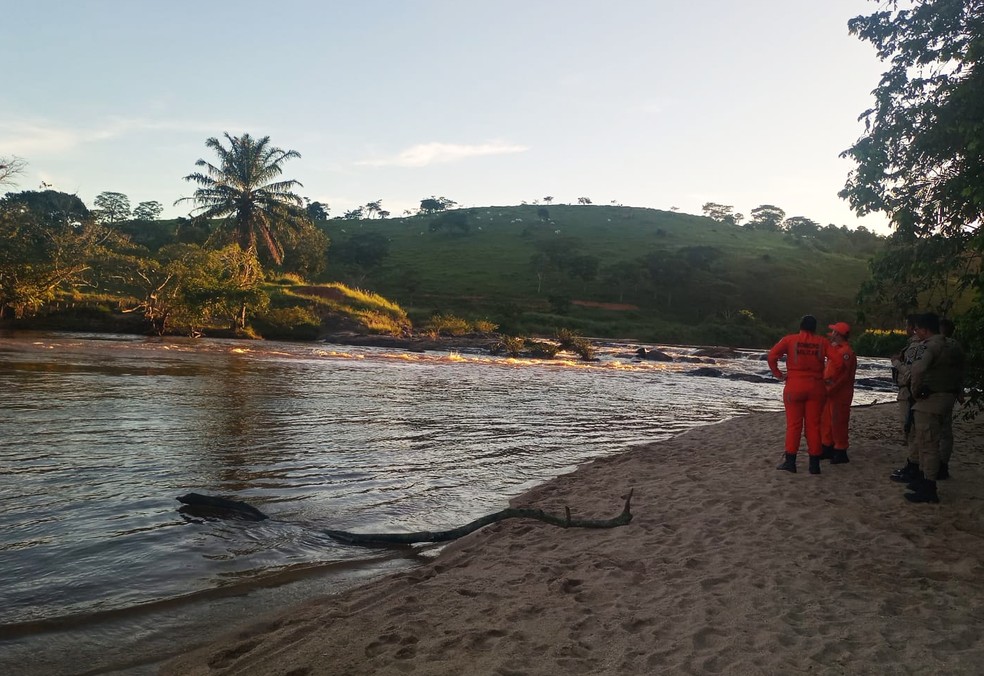 Homem desaparece em rio na Bahia após salvar a mãe de afogamento — Foto: Divulgação/Corpo de Bombeiros de Eunápolis