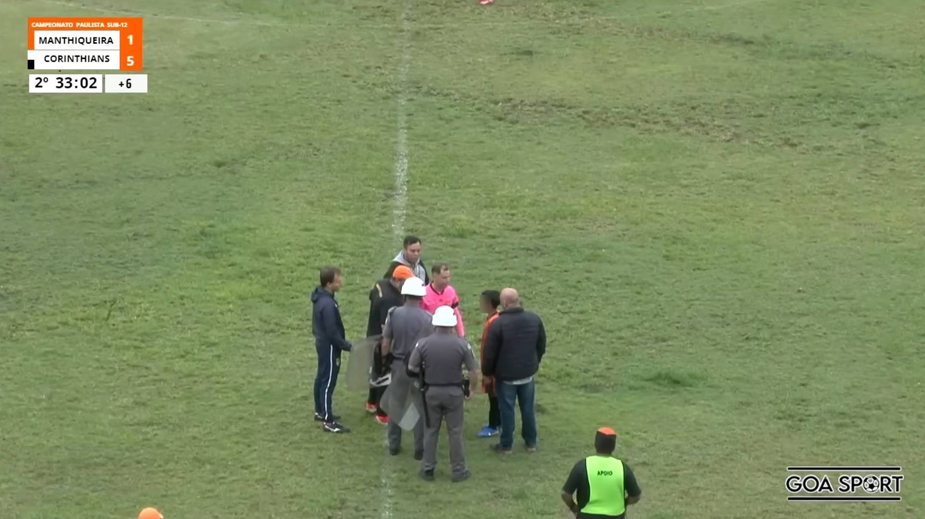Torcedora é presa acusada de racismo contra menino de 12 anos em jogo de futebol em Guaratinguetá