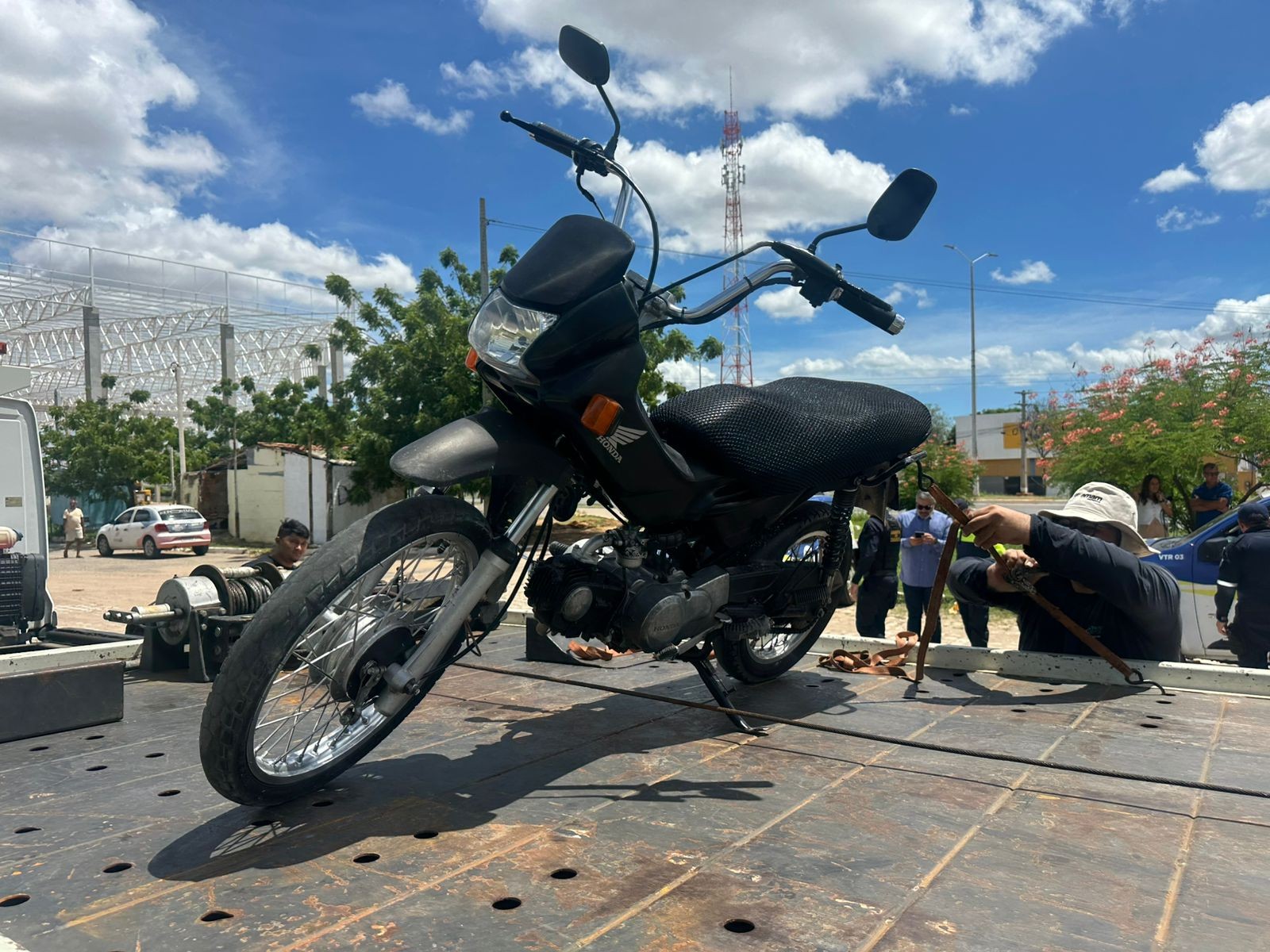 Moto com quase R$ 94 mil em débitos e mais de 700 infrações é apreendida em Mossoró