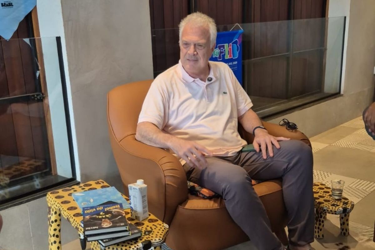 "Somos poucos, nós leitores", diz Pedro Bial antes de encontro na Flib