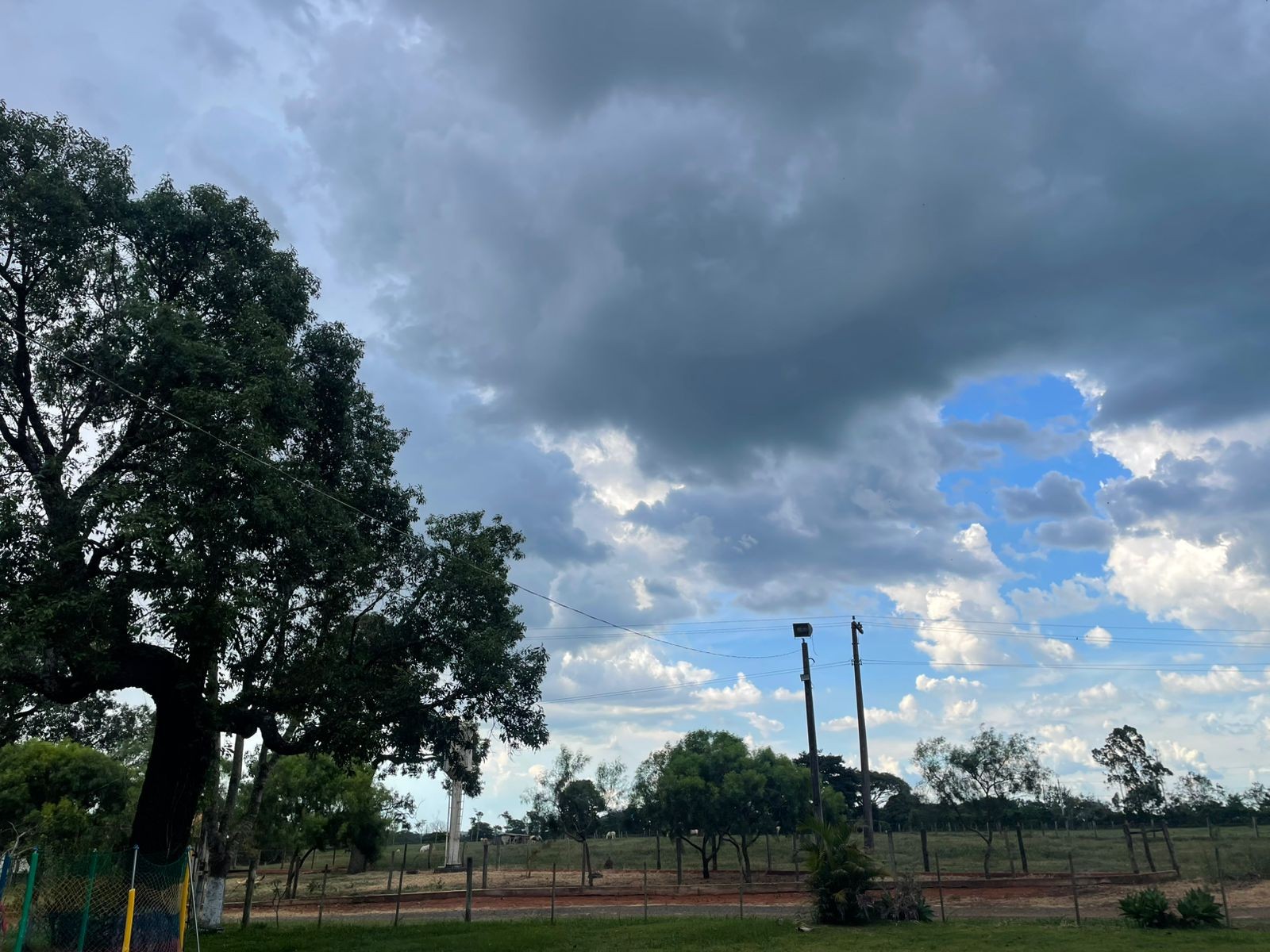 Frente fria pode trazer chuva, granizo e rajadas de vento a partir desta terça-feira