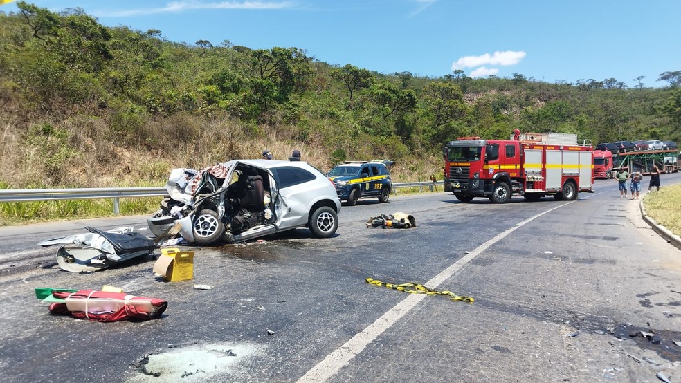 Carreta com álcool tomba e interdita BR-251, em Grão Mogol, nos dois  sentidos, Grande Minas