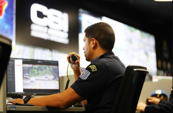 O monitoramento por câmeras tem sido fundamental no atendimento de ocorrências na cidade — Foto: PMSJC
