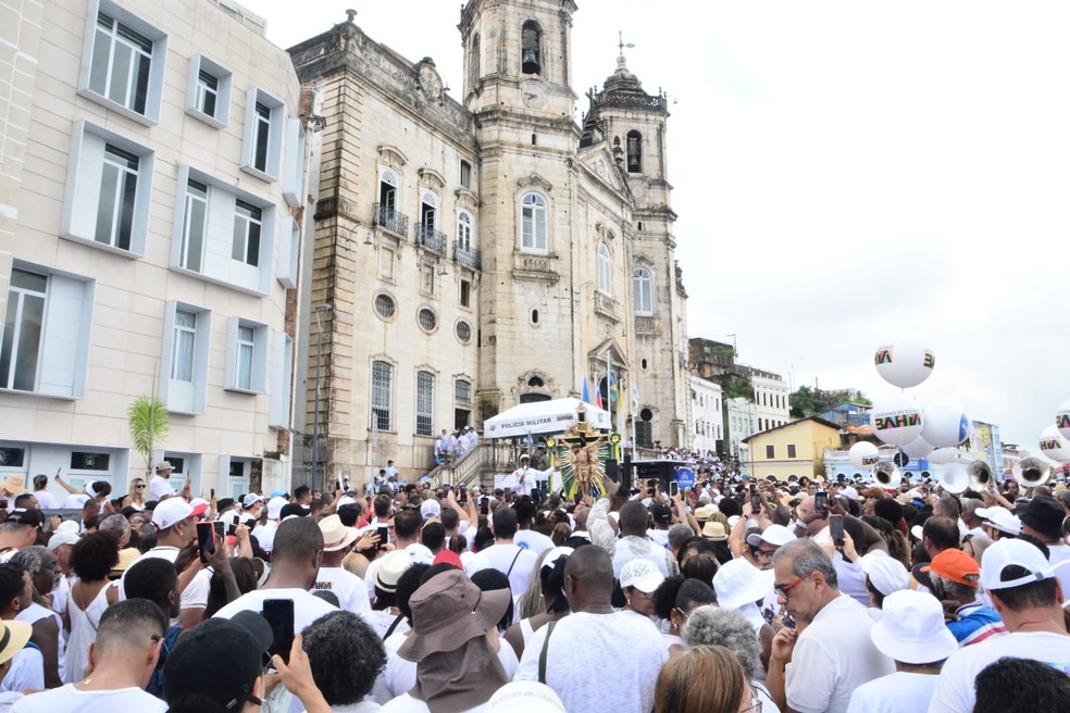 Imagem do Bonfim sai em procissão ã Colina Sagrada — Foto: Joilson Cesar/Ag. Picnews